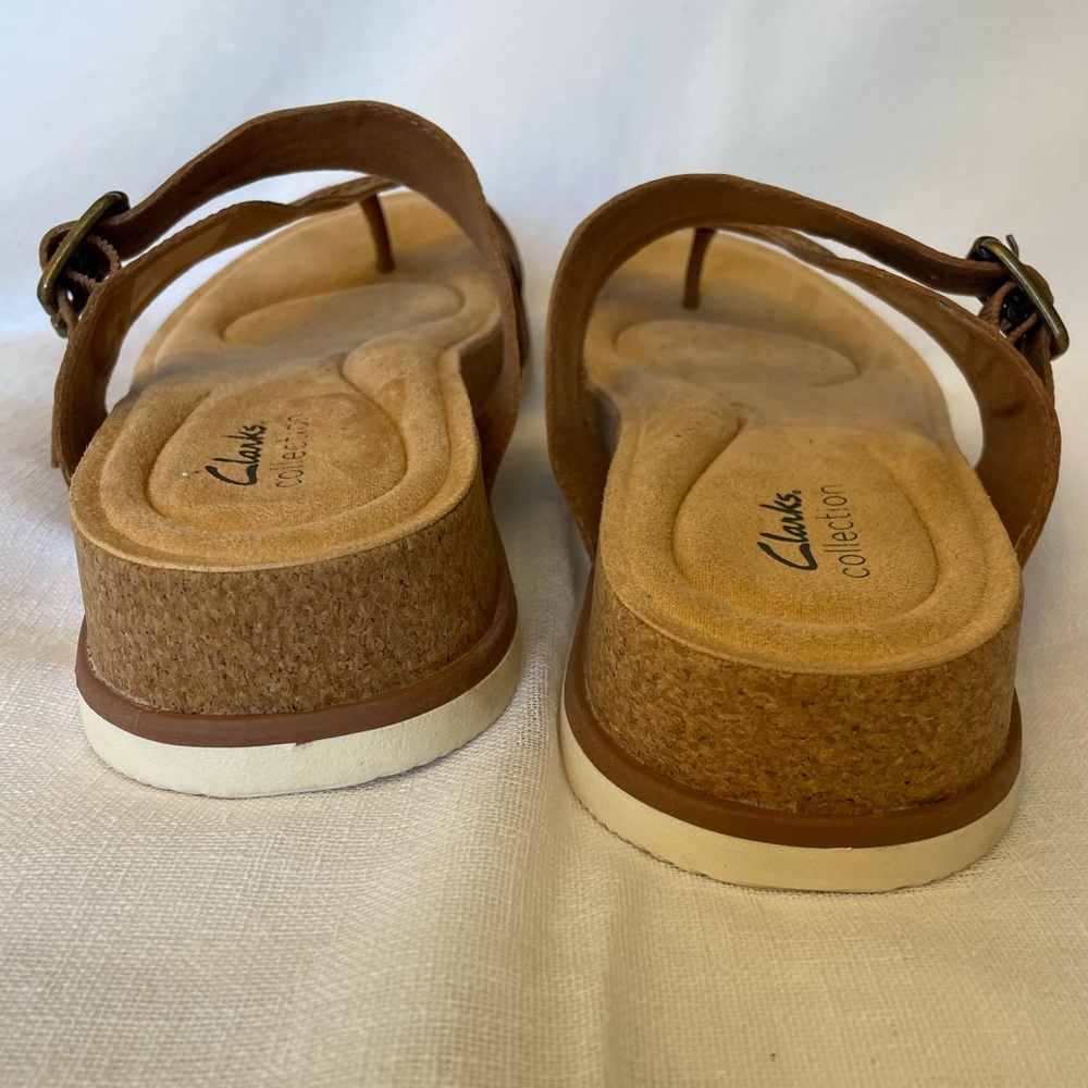 Woman’s Clarks Brynn Medi light brown thong sandals Size 9.5 - Picture 3 of 4